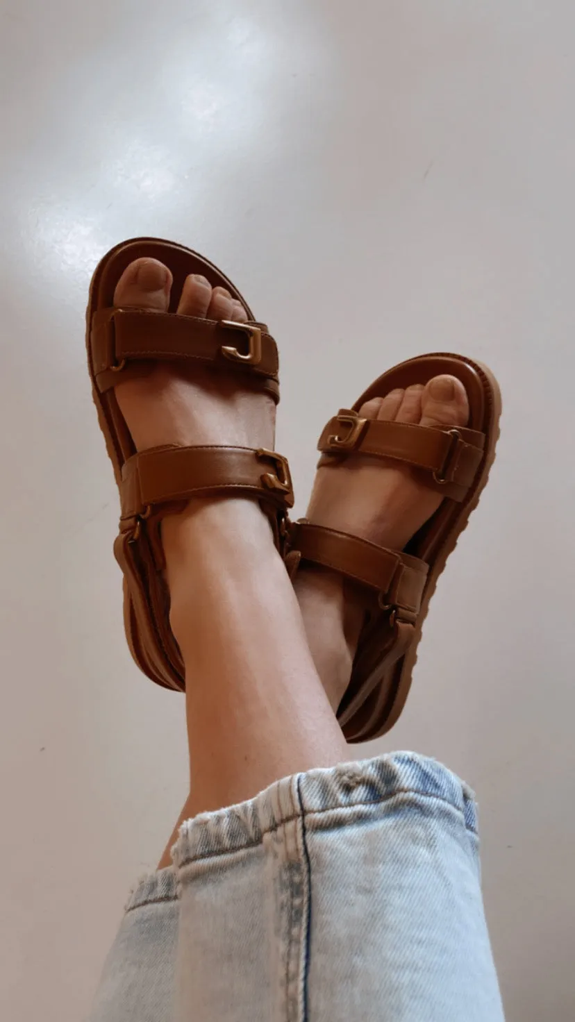 LOLA SANDAL CAMEL - LOLA CRUZ